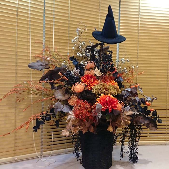 2025年10月「ハロウィーンの魔女（ダリア・菊・ステアリンギア、他）」